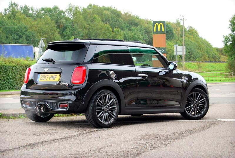 View MINI HATCH COOPER S 2.0 Cooper S 3-Door - 48,900 miles - Pan Roof, Full Leather, Chili Pack, Media Pack XL - Black. SOLD