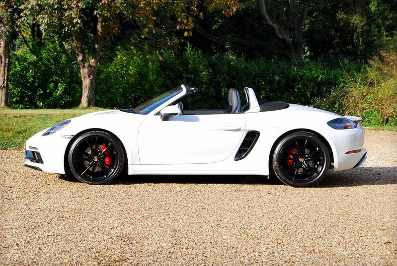 PORSCHE 718