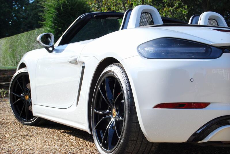 PORSCHE 718