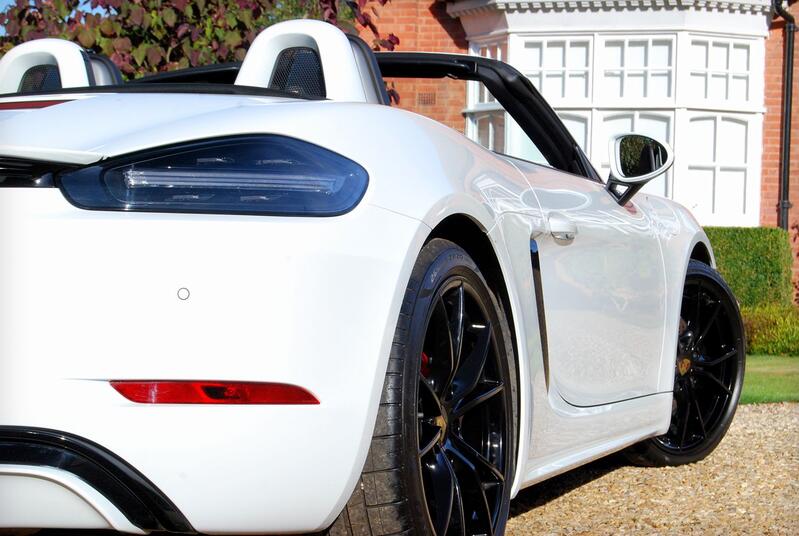 PORSCHE 718