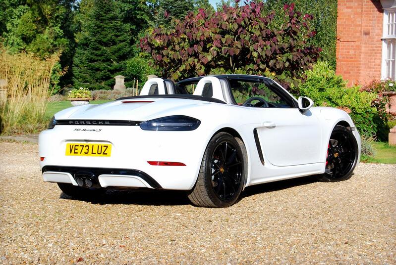 PORSCHE 718