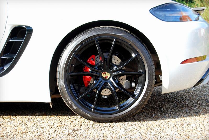 PORSCHE 718