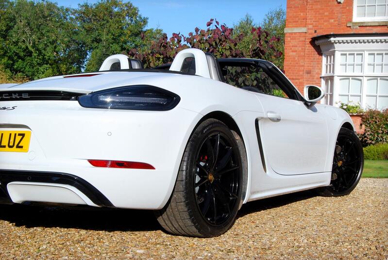 PORSCHE 718