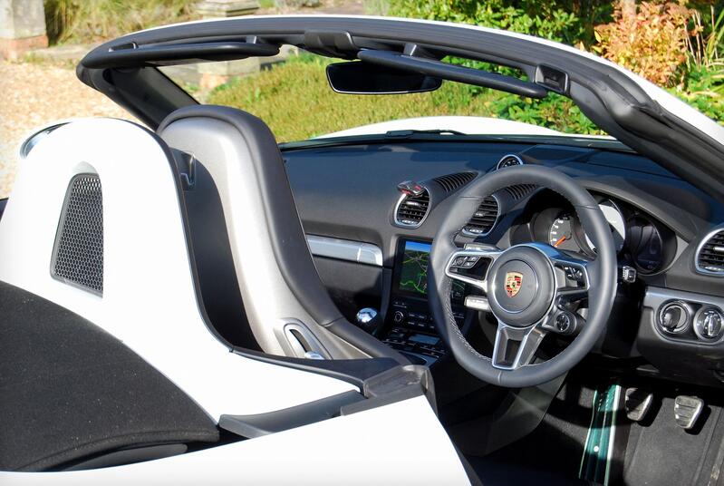 PORSCHE 718