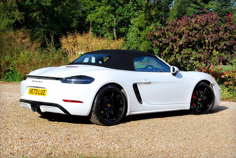 PORSCHE 718