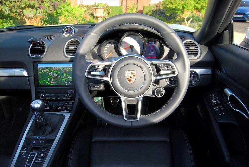 PORSCHE 718