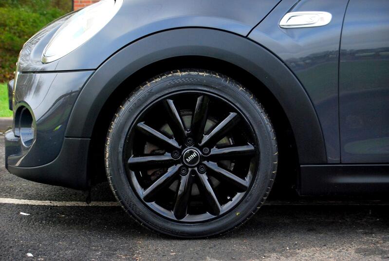MINI HATCH