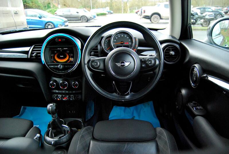 MINI HATCH