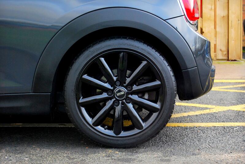 MINI HATCH