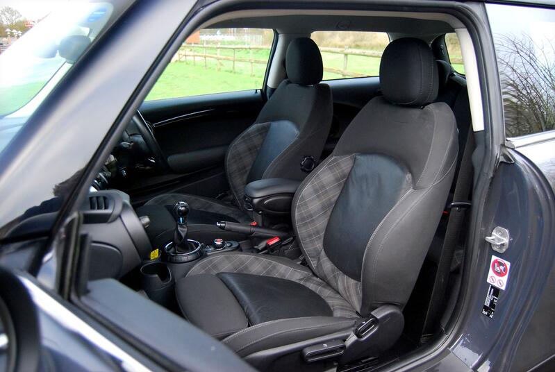 MINI HATCH
