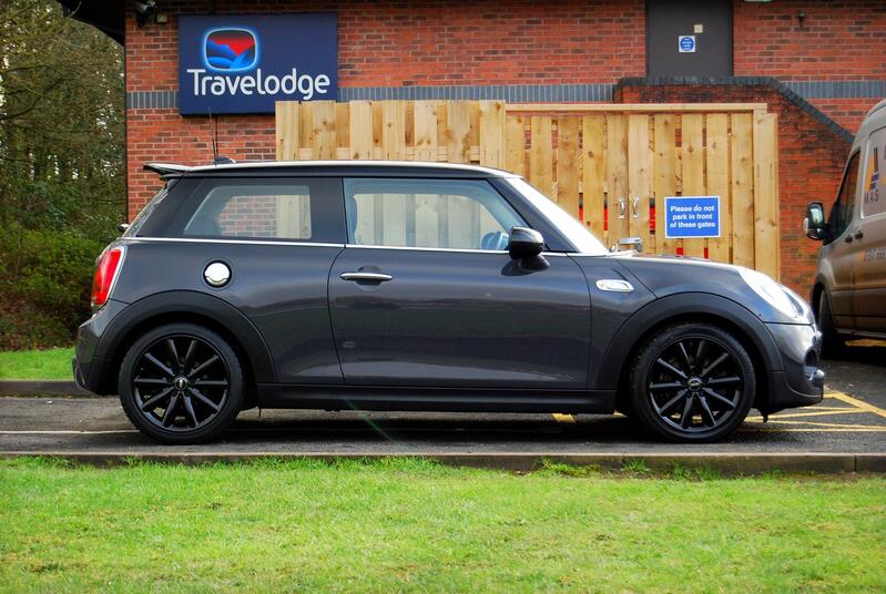 MINI HATCH