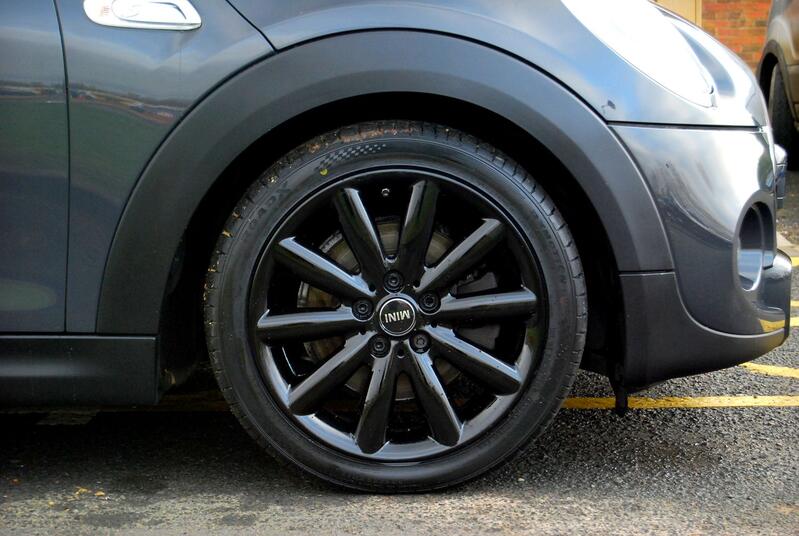 MINI HATCH