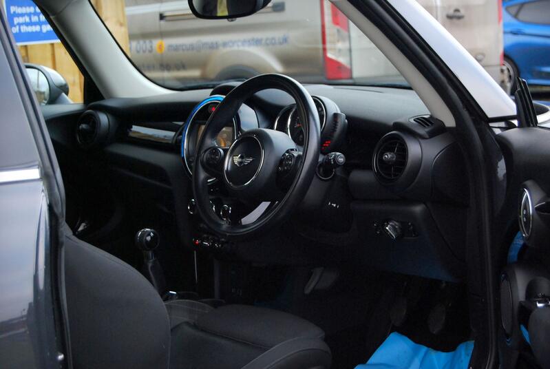 MINI HATCH
