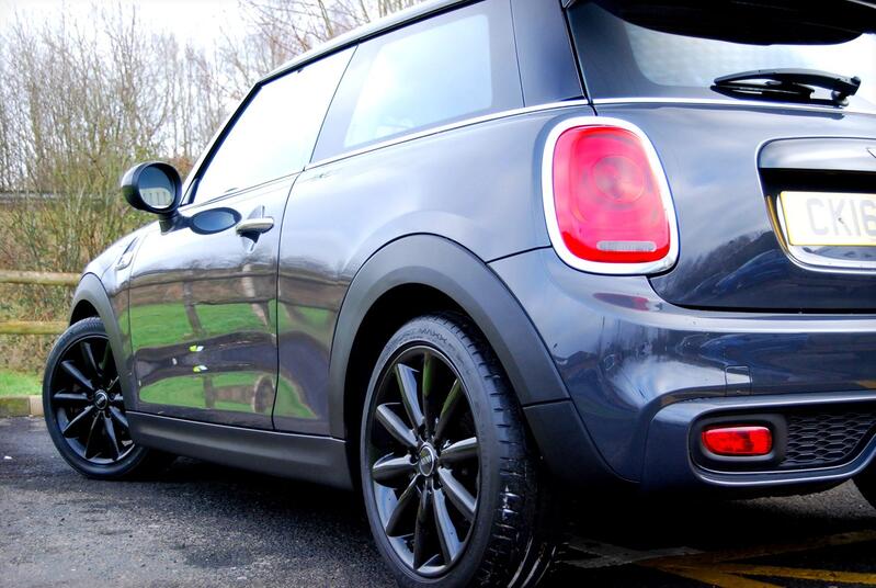 MINI HATCH