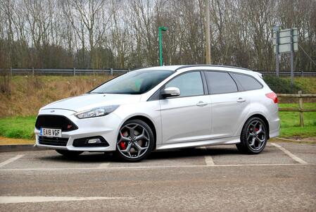 FORD FOCUS ST-2 2.0 EcoBoost Estate - SYNC 3 Sat Nav, 18inch Alloys, Privacy Glass - 44,900 miles - Silver