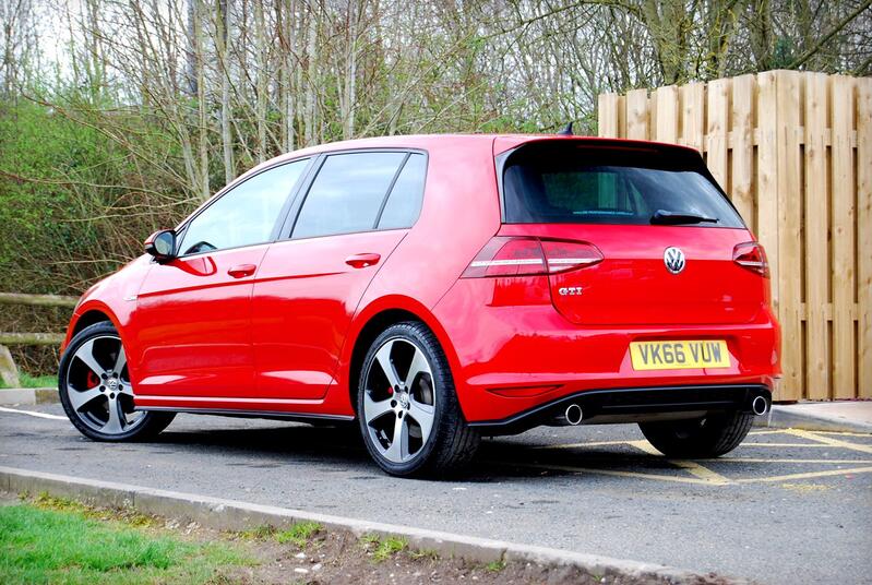 VOLKSWAGEN GOLF