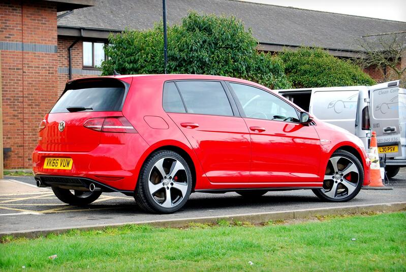 VOLKSWAGEN GOLF