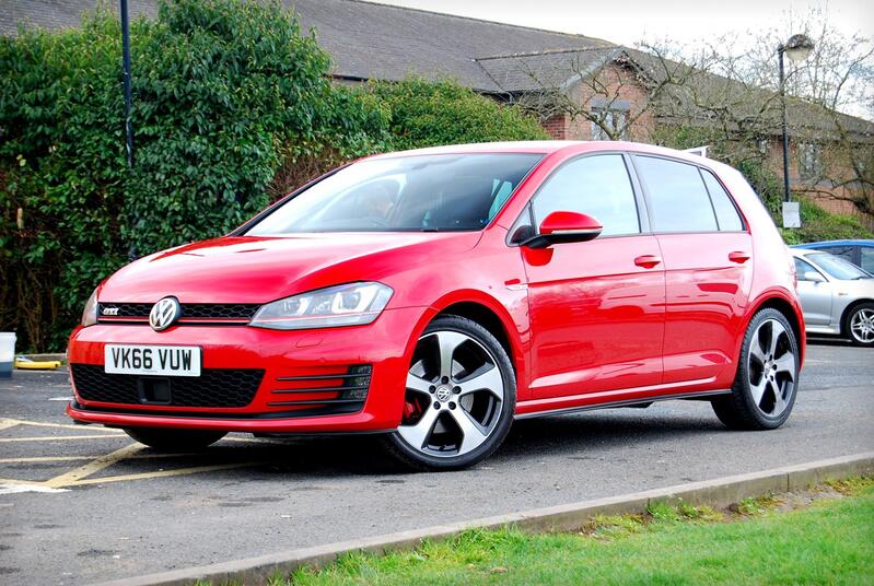 VOLKSWAGEN GOLF