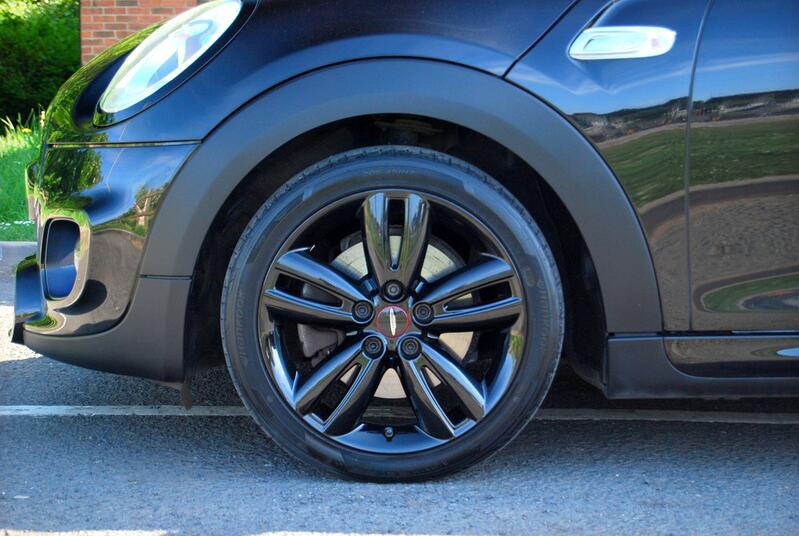 MINI HATCH