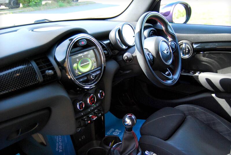 MINI HATCH