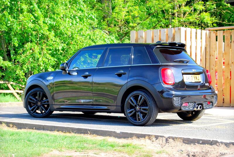 MINI HATCH