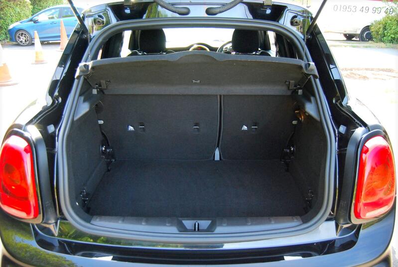 MINI HATCH