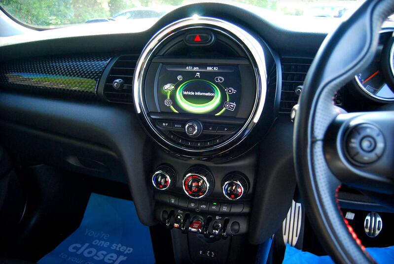 MINI HATCH