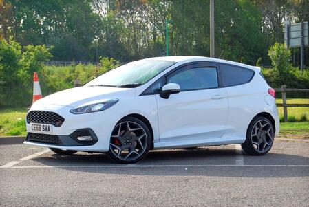 FORD FIESTA ST-3 1.5 3-Door - SYNC 3 Sat Nav, Camera - FSH - 42,100 miles - 2 Owners - Frozen White