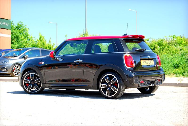 MINI HATCH