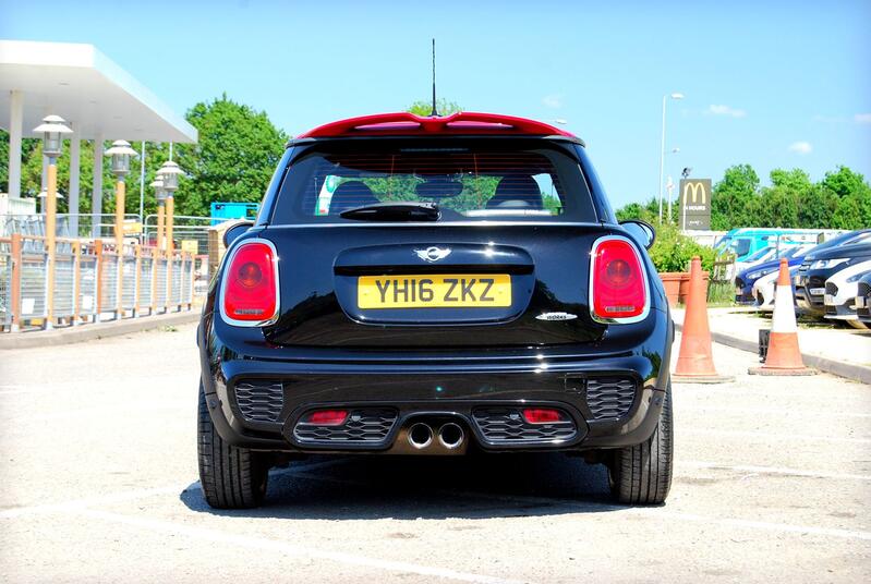 MINI HATCH