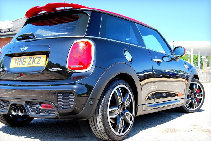 MINI HATCH