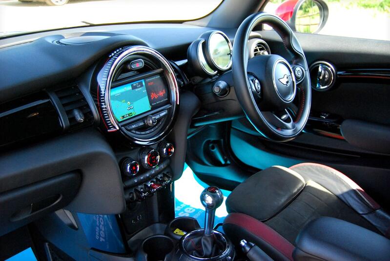 MINI HATCH
