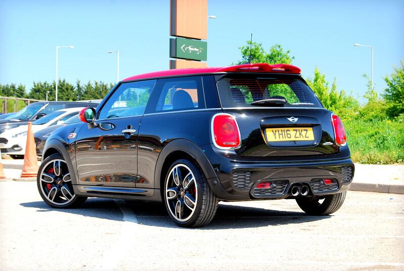 MINI HATCH