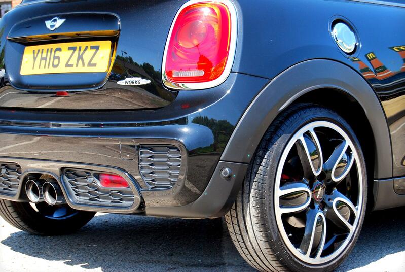 MINI HATCH