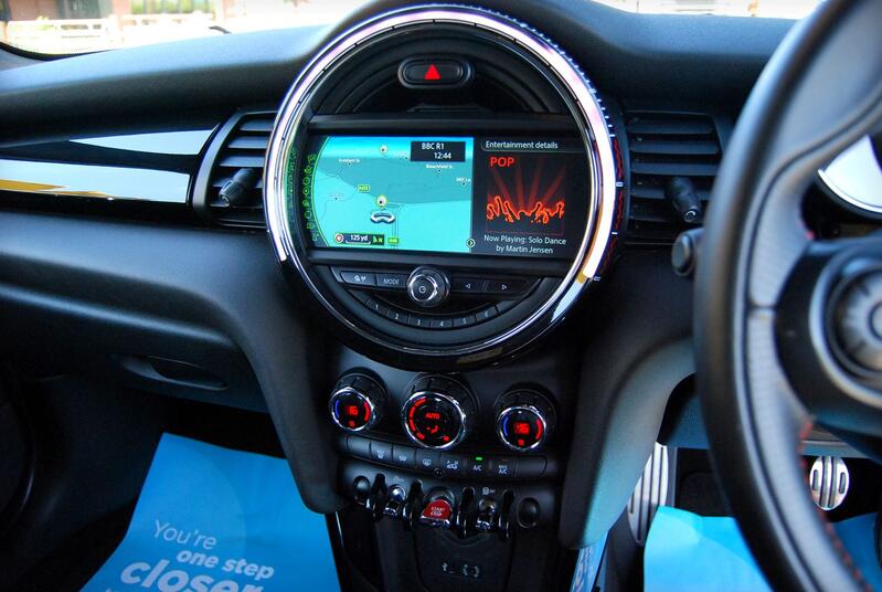 MINI HATCH
