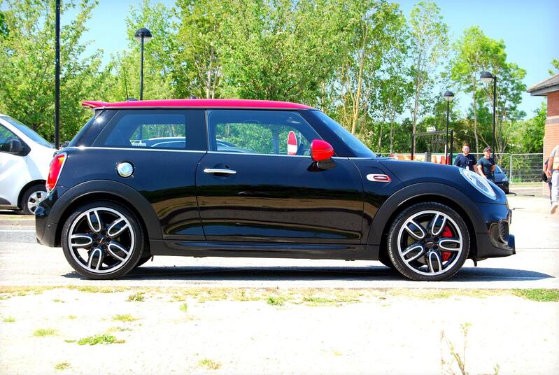 MINI HATCH
