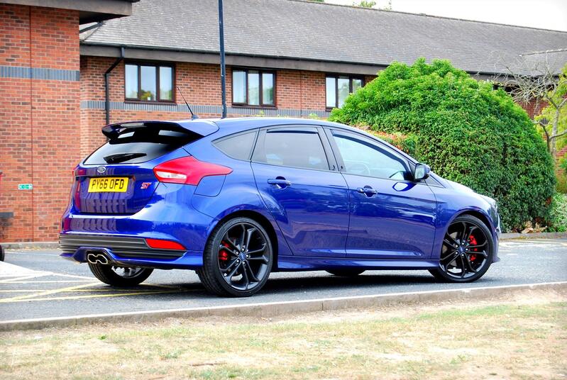 View FORD FOCUS ST-3 2.0 EcoBoost - 35,700 miles - SYNC 3, 19inch Alloys, Full Recaro Leather, Xenons - FSH - Blue