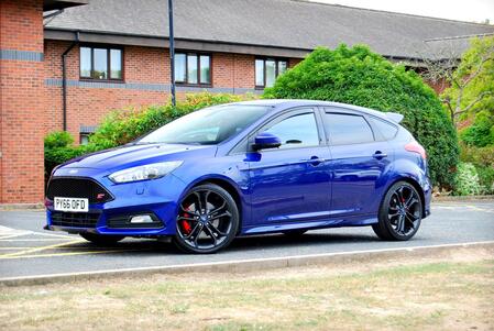 FORD FOCUS ST-3 2.0 EcoBoost - 35,700 miles - SYNC 3, 19inch Alloys, Full Recaro Leather, Xenons - FSH - Blue