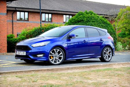 FORD FOCUS 1.5 TDCi ST-Line 5-Door Powershift Auto - 22,500 miles - SYNC 3 Sat Nav, 18inch Alloys - FSH - Blue