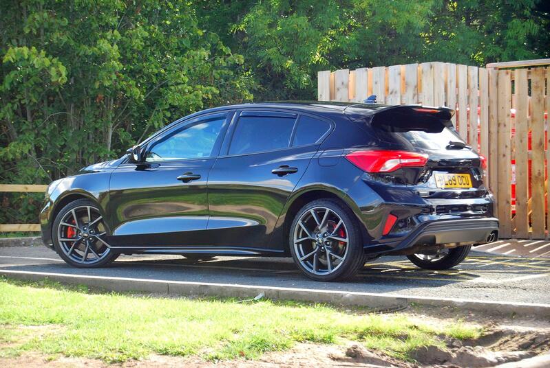 View FORD FOCUS ST 2.0 EcoBlue Diesel - Performance Pack, HUD, B&O, Camera, CCD - FSH. 44,800 miles. 2 Owners. Black