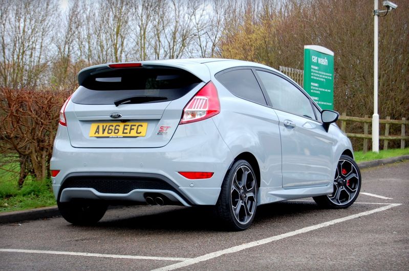 FORD FIESTA