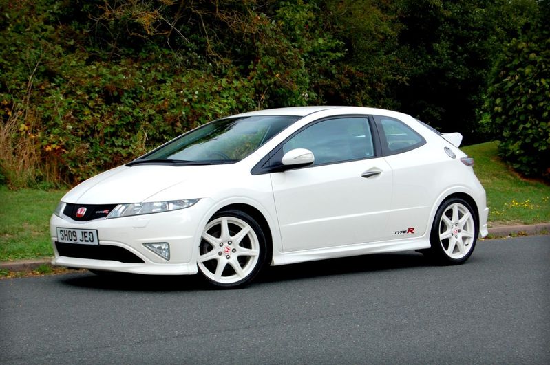 View HONDA CIVIC Type-R 2.0 VTEC Championship White Edition - SOLD