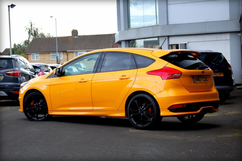 View FORD FOCUS ST-3