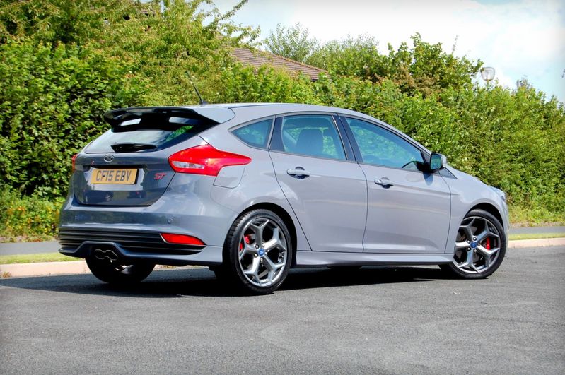 View FORD FOCUS ST-3