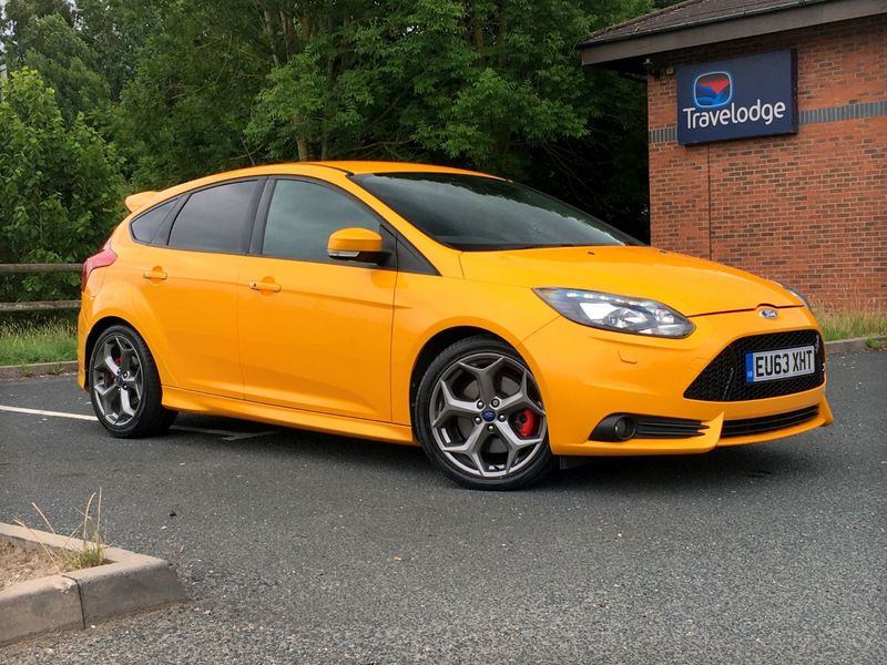 View FORD FOCUS ST-3