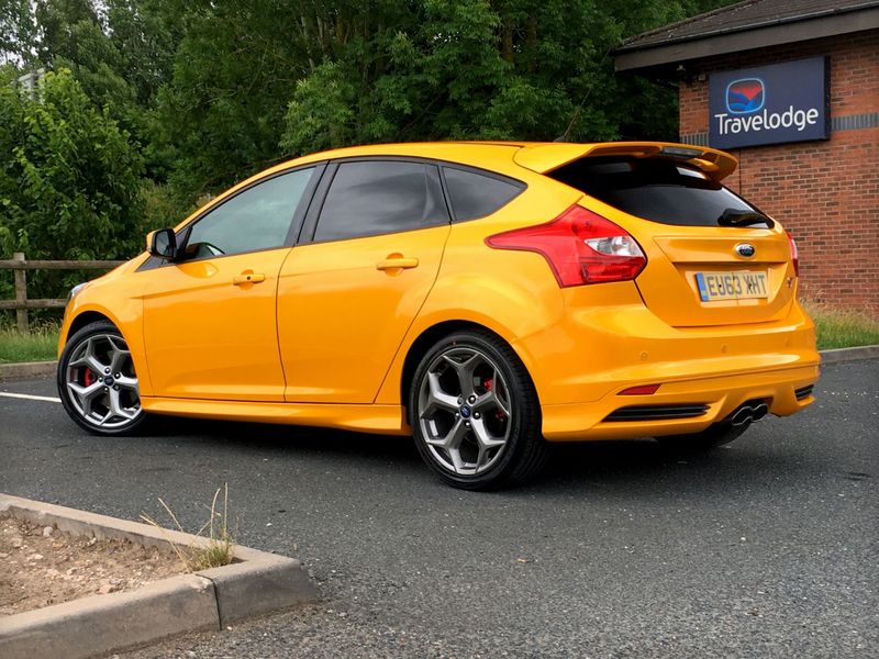 View FORD FOCUS ST-3