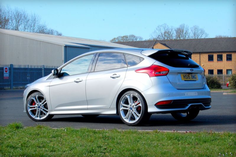 View FORD FOCUS ST-3