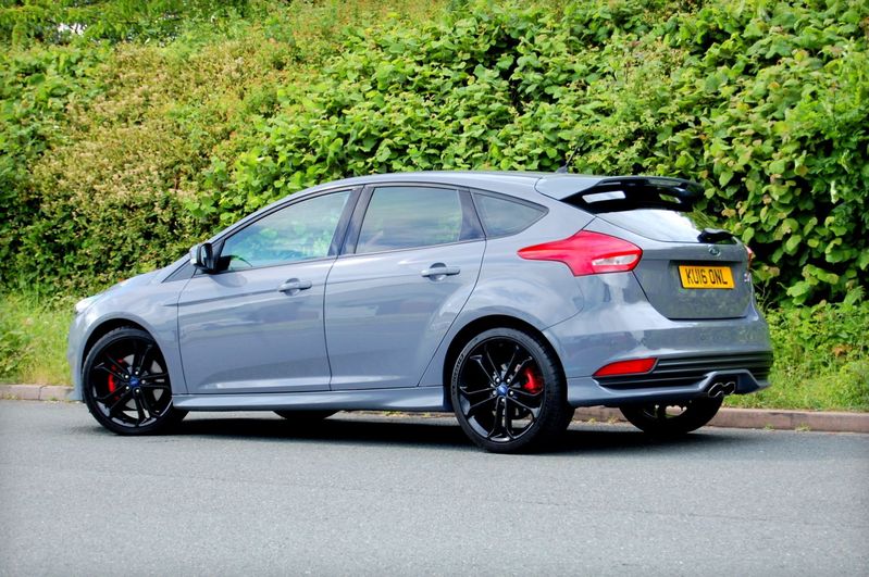 View FORD FOCUS ST-3