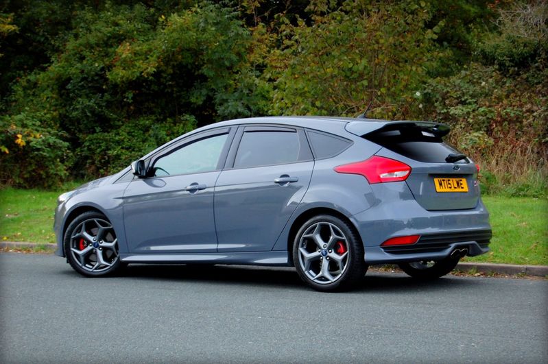 View FORD FOCUS ST-3