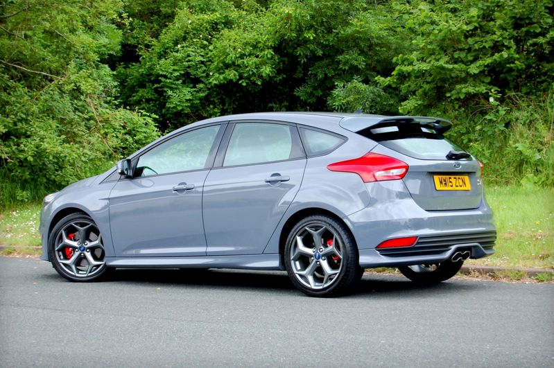 View FORD FOCUS ST-3